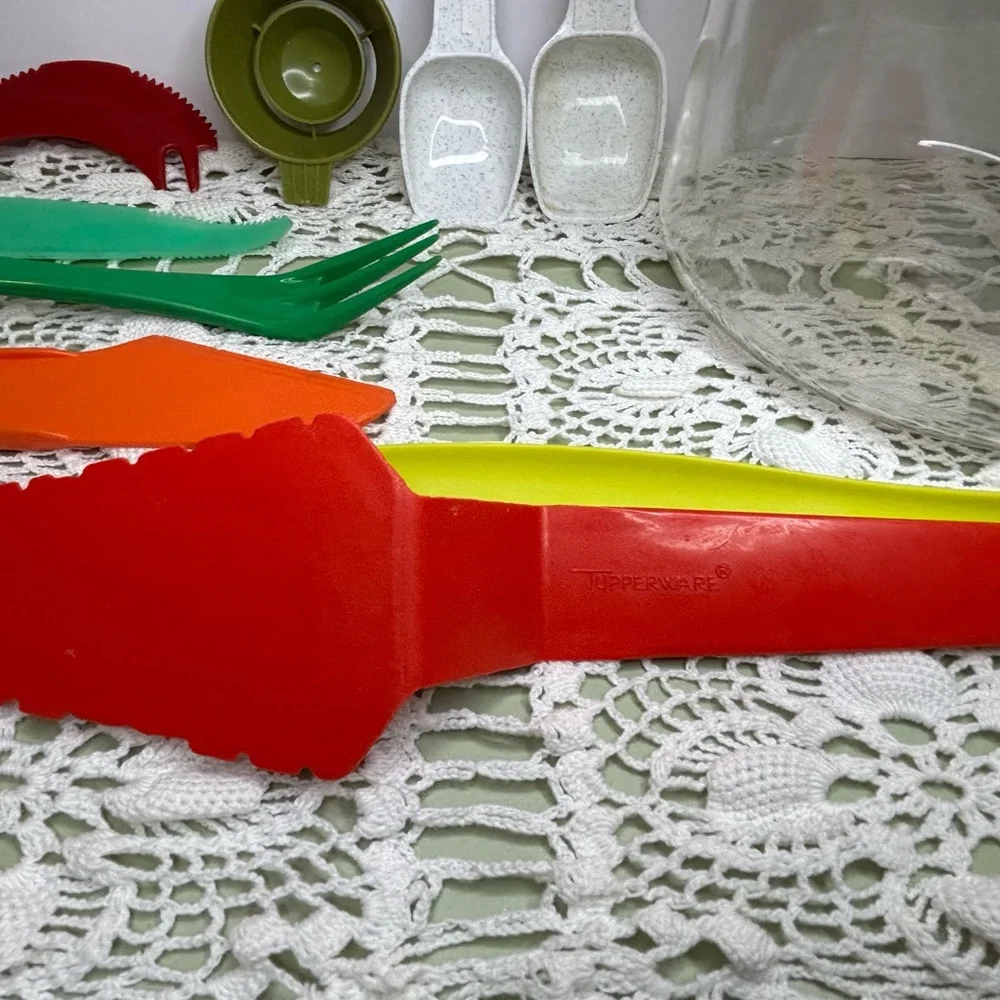 Lot of Vintage‎ Tupperware Kitchen Utensil Set with Cream Jar
